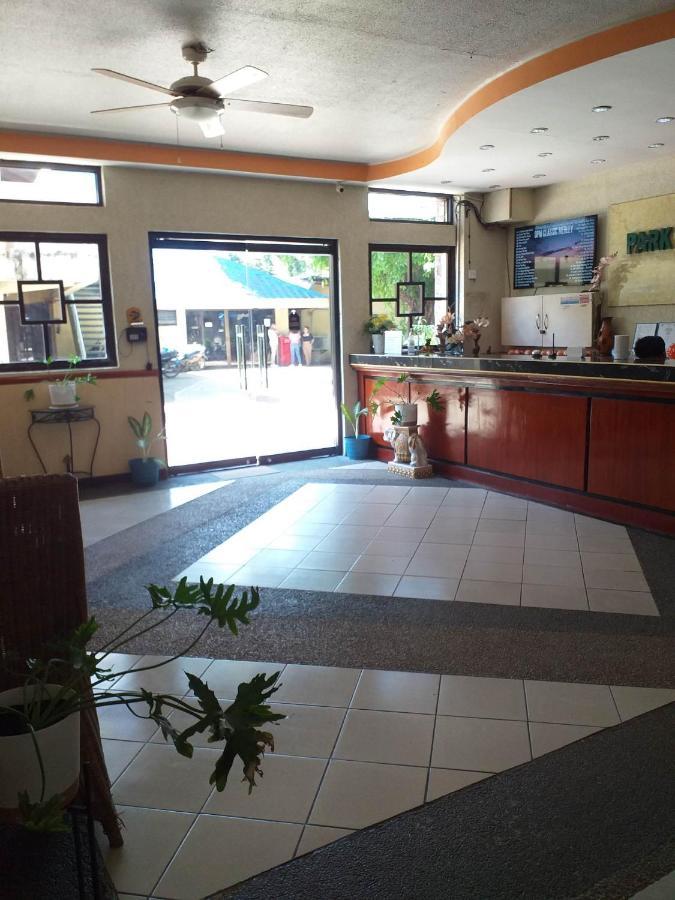 Mactan Airport Hilltop Hotel 麦克坦 外观 照片